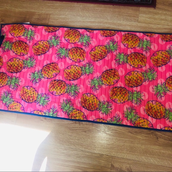 💓Betsey Johnson Beach Mat Pool PineapplesTropical - Picture 6 of 7